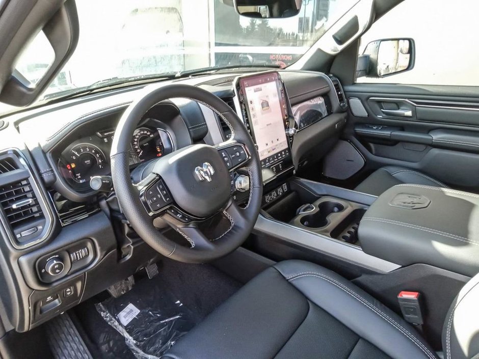 2025 Ram 1500 SPORT NIGHT EDITION IN DIAMOND BLACK EQUIPPED WITH A 3.0L TWIN TURBO I6 , 4X4 , 8SPD AUTO , PANORAMIC SUNROOF , SPORT LVL 1 , LE-11