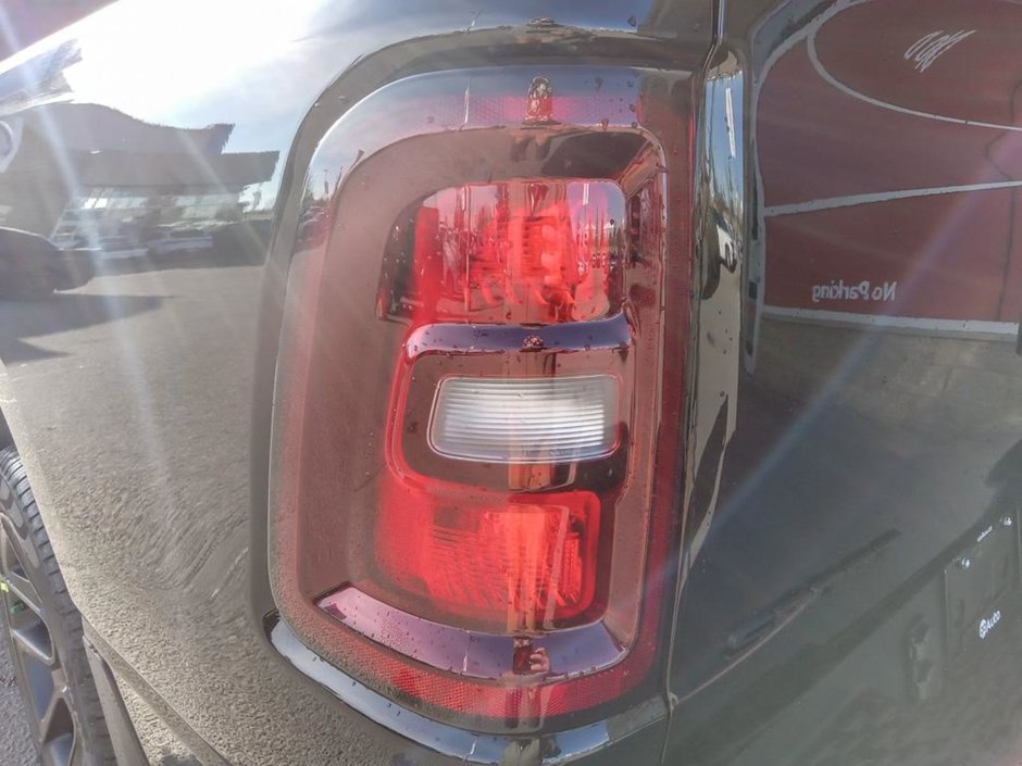 2025 Ram 1500 SPORT NIGHT EDITION IN DIAMOND BLACK EQUIPPED WITH A 3.0L TWIN TURBO I6 , 4X4 , 8SPD AUTO , PANORAMIC SUNROOF , SPORT LVL 1 , LE-10