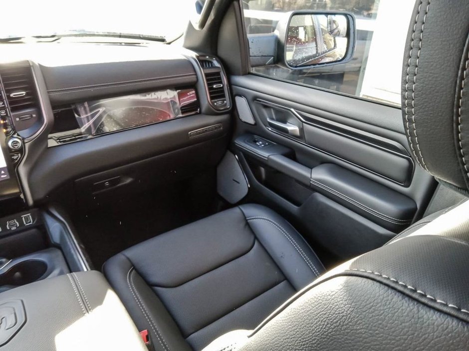 2025 Ram 1500 SPORT NIGHT EDITION IN DIAMOND BLACK EQUIPPED WITH A 3.0L TWIN TURBO I6 , 4X4 , 8SPD AUTO , PANORAMIC SUNROOF , SPORT LVL 1 , LE-23