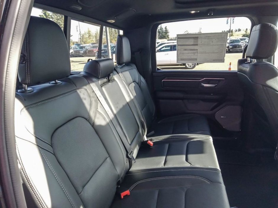 2025 Ram 1500 SPORT NIGHT EDITION IN DIAMOND BLACK EQUIPPED WITH A 3.0L TWIN TURBO I6 , 4X4 , 8SPD AUTO , PANORAMIC SUNROOF , SPORT LVL 1 , LE-21