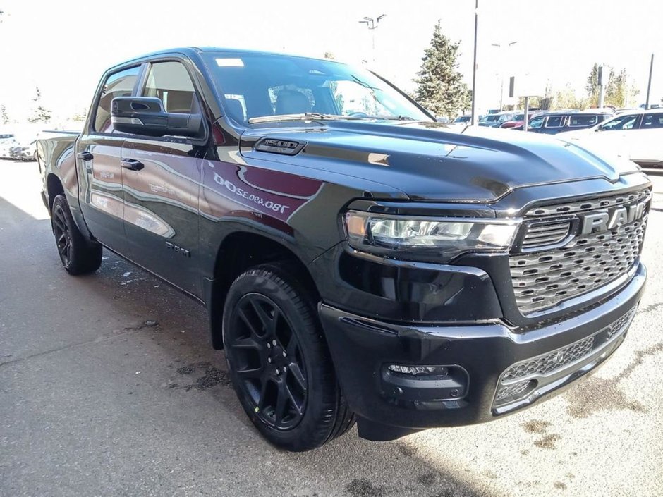 2025 Ram 1500 SPORT NIGHT EDITION IN DIAMOND BLACK EQUIPPED WITH A 3.0L TWIN TURBO I6 , 4X4 , 8SPD AUTO , PANORAMIC SUNROOF , SPORT LVL 1 , LE-26