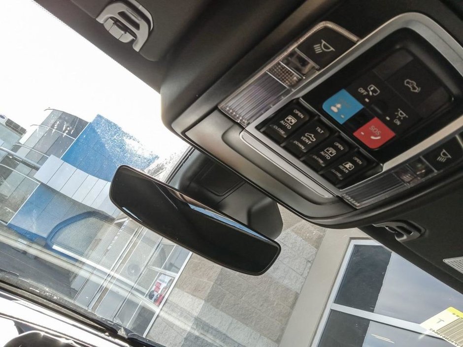 2025 Ram 1500 SPORT NIGHT EDITION IN DIAMOND BLACK EQUIPPED WITH A 3.0L TWIN TURBO I6 , 4X4 , 8SPD AUTO , PANORAMIC SUNROOF , SPORT LVL 1 , LE-19