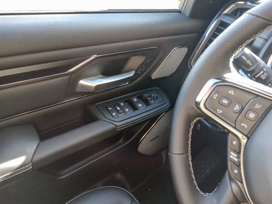 2025 Ram 1500 SPORT NIGHT EDITION IN DIAMOND BLACK EQUIPPED WITH A 3.0L TWIN TURBO I6 , 4X4 , 8SPD AUTO , PANORAMIC SUNROOF , SPORT LVL 1 , LE-15