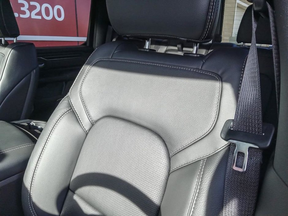 2025 Ram 1500 SPORT NIGHT EDITION IN DIAMOND BLACK EQUIPPED WITH A 3.0L TWIN TURBO I6 , 4X4 , 8SPD AUTO , PANORAMIC SUNROOF , SPORT LVL 1 , LE-18