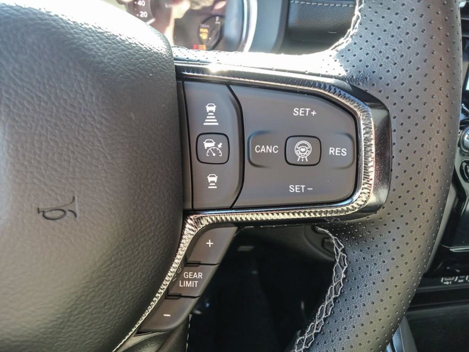 2025 Ram 1500 SPORT NIGHT EDITION IN DIAMOND BLACK EQUIPPED WITH A 3.0L TWIN TURBO I6 , 4X4 , 8SPD AUTO , PANORAMIC SUNROOF , SPORT LVL 1 , LE-14