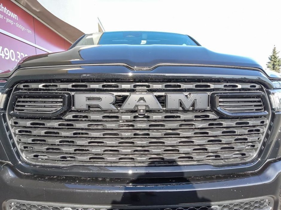 2025 Ram 1500 SPORT NIGHT EDITION IN DIAMOND BLACK EQUIPPED WITH A 3.0L TWIN TURBO I6 , 4X4 , 8SPD AUTO , PANORAMIC SUNROOF , SPORT LVL 1 , LE-8