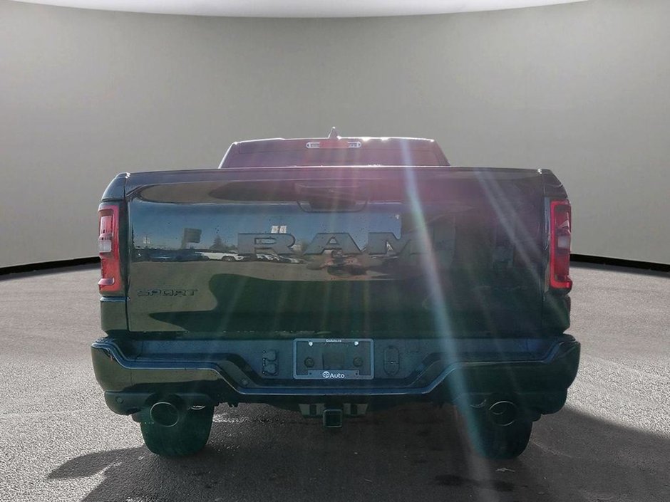 2025 Ram 1500 SPORT NIGHT EDITION IN DIAMOND BLACK EQUIPPED WITH A 3.0L TWIN TURBO I6 , 4X4 , 8SPD AUTO , PANORAMIC SUNROOF , SPORT LVL 1 , LE-4