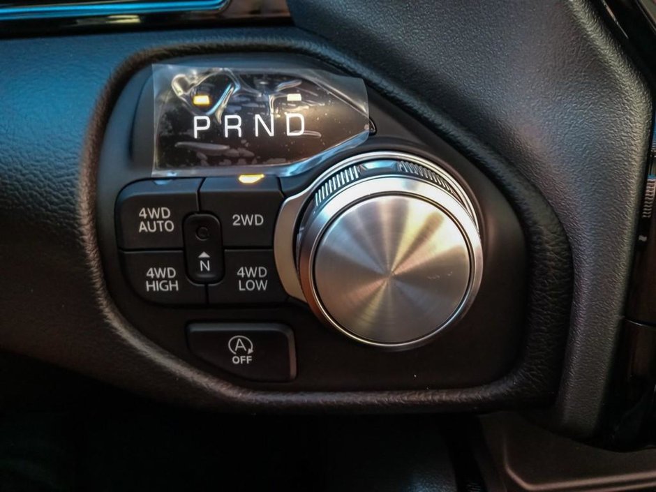 2025 Ram 1500 SPORT NIGHT EDITION IN BRIGHT WHITE EQUIPPED WITH A 3.0L TWIN TURBO I6 , 4X4 , 8SPD AUTO , TECH GROUP , TRAILER TOW GROUP , SPOR-16