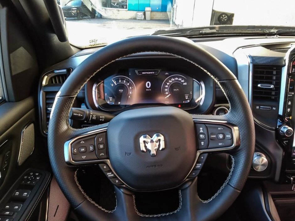 2025 Ram 1500 SPORT NIGHT EDITION IN BRIGHT WHITE EQUIPPED WITH A 3.0L TWIN TURBO I6 , 4X4 , 8SPD AUTO , TECH GROUP , TRAILER TOW GROUP , SPOR-12