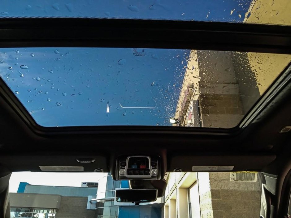 2025 Ram 1500 SPORT NIGHT EDITION IN BRIGHT WHITE EQUIPPED WITH A 3.0L TWIN TURBO I6 , 4X4 , 8SPD AUTO , TECH GROUP , TRAILER TOW GROUP , SPOR-24