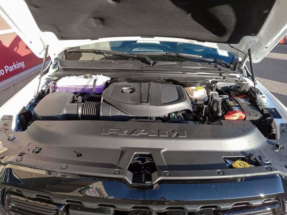 2025 Ram 1500 SPORT NIGHT EDITION IN BRIGHT WHITE EQUIPPED WITH A 3.0L TWIN TURBO I6 , 4X4 , 8SPD AUTO , TECH GROUP , TRAILER TOW GROUP , SPOR-9