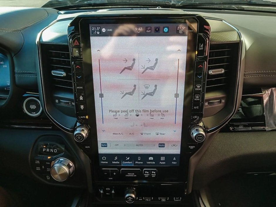 2025 Ram 1500 SPORT NIGHT EDITION IN BRIGHT WHITE EQUIPPED WITH A 3.0L TWIN TURBO I6 , 4X4 , 8SPD AUTO , TECH GROUP , TRAILER TOW GROUP , SPOR-17