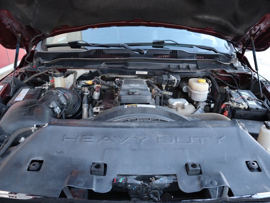 2017 Ram 2500 LIMITED MEGA CAB IN RED PEARL EQUIPPED WITH A 6.7L CUMMINS TURBO DIESEL I6 , 4X4 , 6SPD AUTO , REAR AUTO LVL AIR SUSPENSION , SU-28