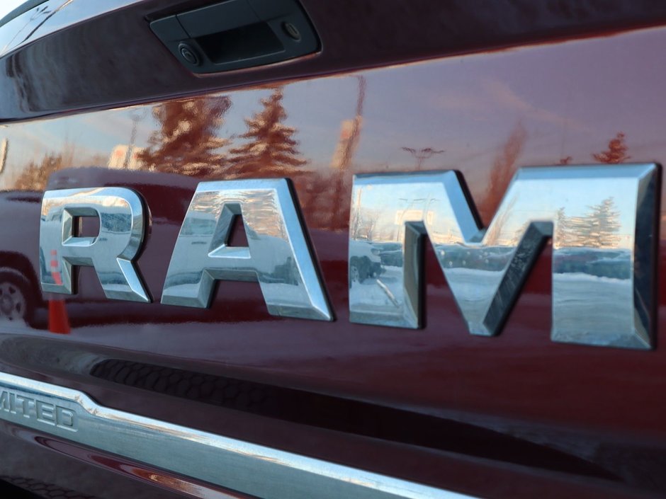 2017 Ram 2500 LIMITED MEGA CAB IN RED PEARL EQUIPPED WITH A 6.7L CUMMINS TURBO DIESEL I6 , 4X4 , 6SPD AUTO , REAR AUTO LVL AIR SUSPENSION , SU-12