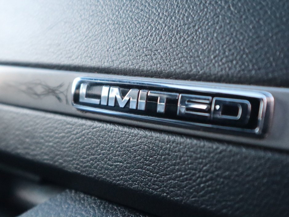 2017 Ram 2500 LIMITED MEGA CAB IN RED PEARL EQUIPPED WITH A 6.7L CUMMINS TURBO DIESEL I6 , 4X4 , 6SPD AUTO , REAR AUTO LVL AIR SUSPENSION , SU-22