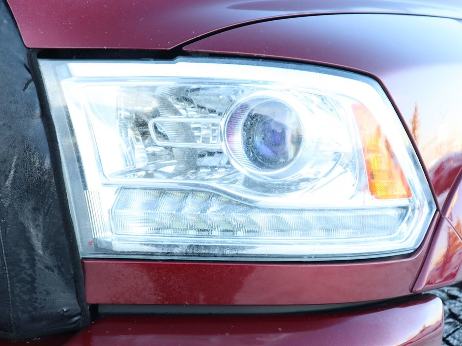 2017 Ram 2500 LIMITED MEGA CAB IN RED PEARL EQUIPPED WITH A 6.7L CUMMINS TURBO DIESEL I6 , 4X4 , 6SPD AUTO , REAR AUTO LVL AIR SUSPENSION , SU-3