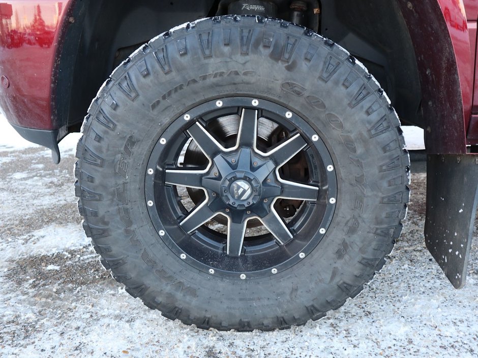 2017 Ram 2500 LIMITED MEGA CAB IN RED PEARL EQUIPPED WITH A 6.7L CUMMINS TURBO DIESEL I6 , 4X4 , 6SPD AUTO , REAR AUTO LVL AIR SUSPENSION , SU-4