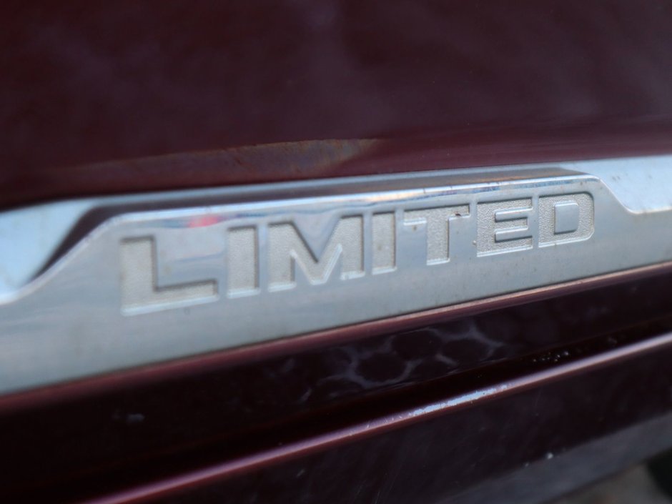 2017 Ram 2500 LIMITED MEGA CAB IN RED PEARL EQUIPPED WITH A 6.7L CUMMINS TURBO DIESEL I6 , 4X4 , 6SPD AUTO , REAR AUTO LVL AIR SUSPENSION , SU-11