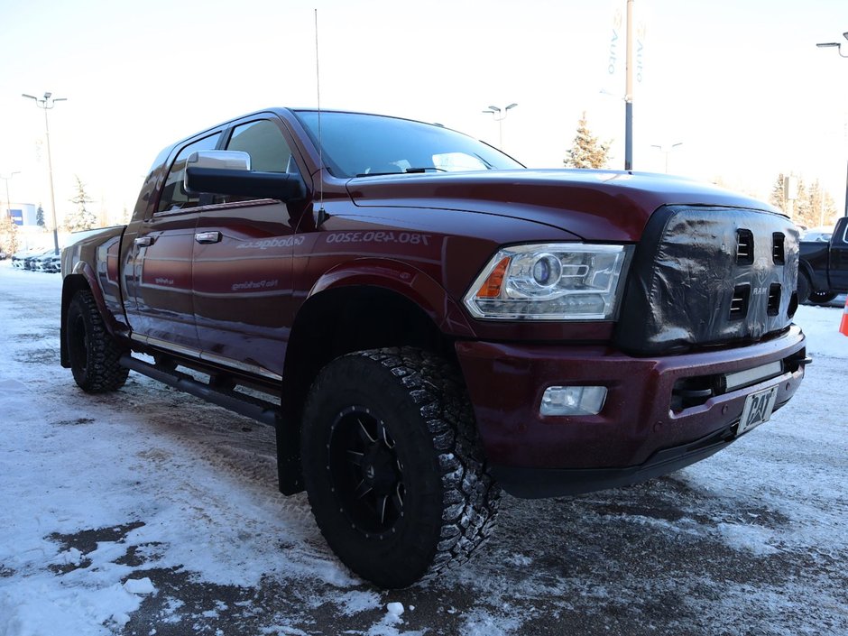 2017 Ram 2500 LIMITED MEGA CAB IN RED PEARL EQUIPPED WITH A 6.7L CUMMINS TURBO DIESEL I6 , 4X4 , 6SPD AUTO , REAR AUTO LVL AIR SUSPENSION , SU-10