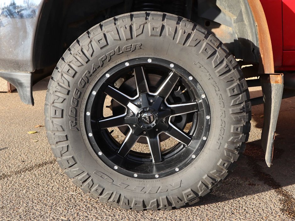 2019 Ram 2500 CREW CAB IN FLAME RED EQUIPPED WITH A 6.4L HEMI V8 , 4X4 , 8SPD AUTO , PROTECTION GROUP , 18INCH RIMS , 6SPEAKER AUDIO , AC-4