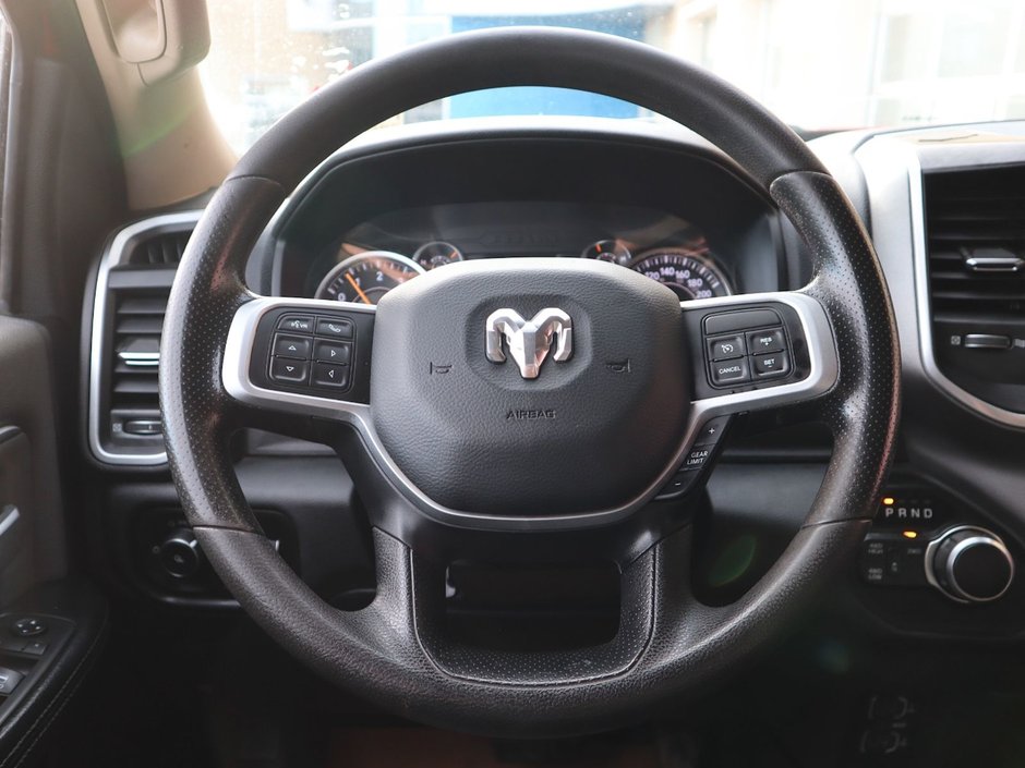 2019 Ram 2500 CREW CAB IN FLAME RED EQUIPPED WITH A 6.4L HEMI V8 , 4X4 , 8SPD AUTO , PROTECTION GROUP , 18INCH RIMS , 6SPEAKER AUDIO , AC-23