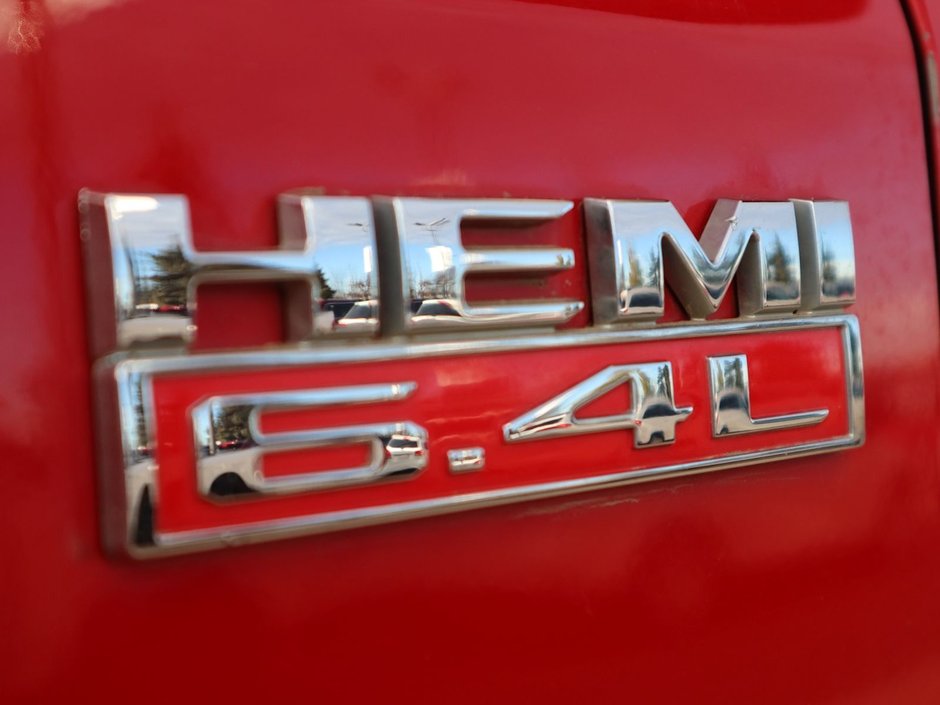 2019 Ram 2500 CREW CAB IN FLAME RED EQUIPPED WITH A 6.4L HEMI V8 , 4X4 , 8SPD AUTO , PROTECTION GROUP , 18INCH RIMS , 6SPEAKER AUDIO , AC-11