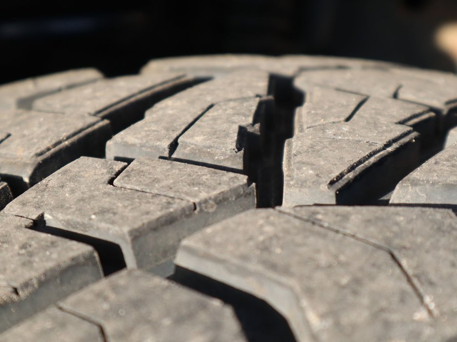 2019 Ram 2500 CREW CAB IN FLAME RED EQUIPPED WITH A 6.4L HEMI V8 , 4X4 , 8SPD AUTO , PROTECTION GROUP , 18INCH RIMS , 6SPEAKER AUDIO , AC-5