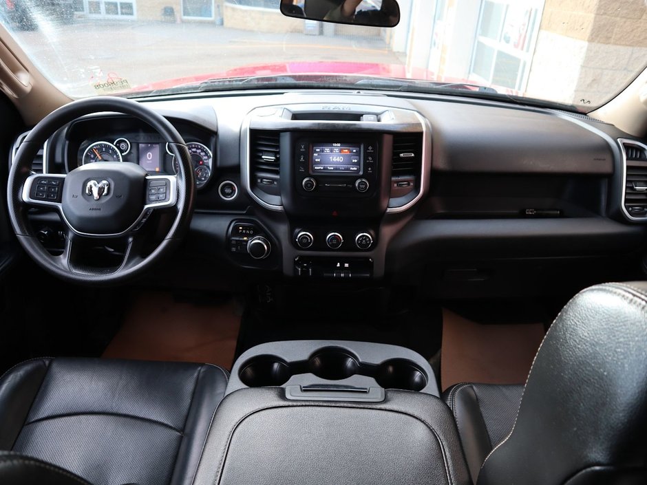 2019 Ram 2500 CREW CAB IN FLAME RED EQUIPPED WITH A 6.4L HEMI V8 , 4X4 , 8SPD AUTO , PROTECTION GROUP , 18INCH RIMS , 6SPEAKER AUDIO , AC-21
