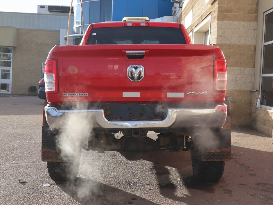 2019 Ram 2500 CREW CAB IN FLAME RED EQUIPPED WITH A 6.4L HEMI V8 , 4X4 , 8SPD AUTO , PROTECTION GROUP , 18INCH RIMS , 6SPEAKER AUDIO , AC-8