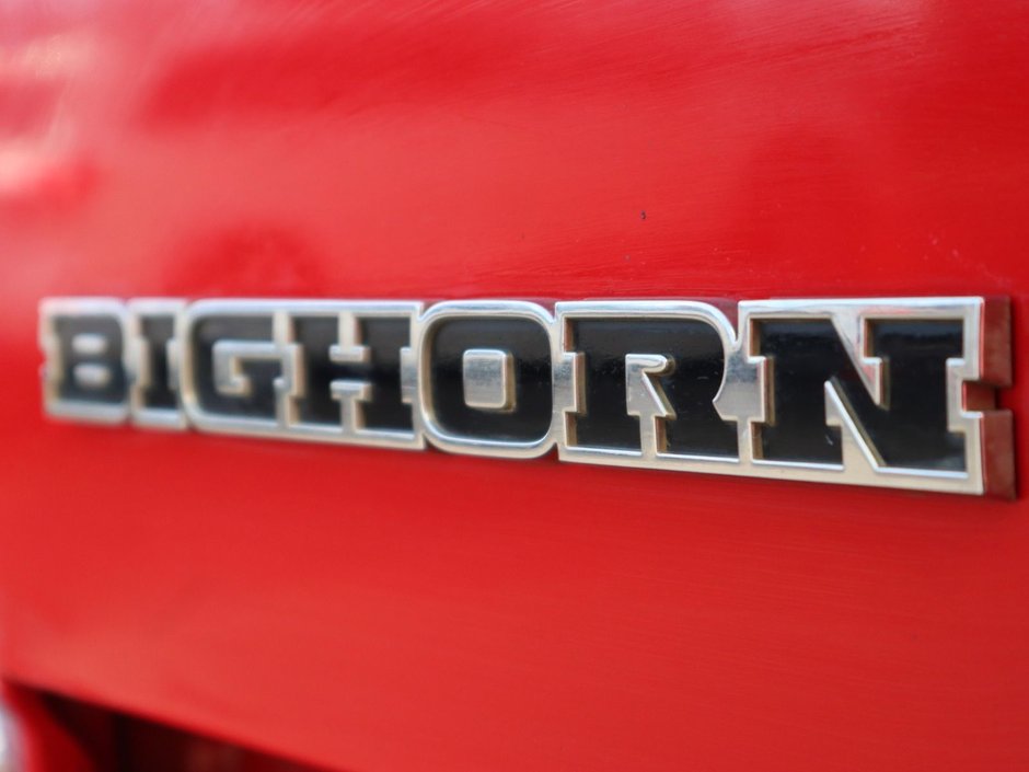 2019 Ram 2500 CREW CAB IN FLAME RED EQUIPPED WITH A 6.4L HEMI V8 , 4X4 , 8SPD AUTO , PROTECTION GROUP , 18INCH RIMS , 6SPEAKER AUDIO , AC-14