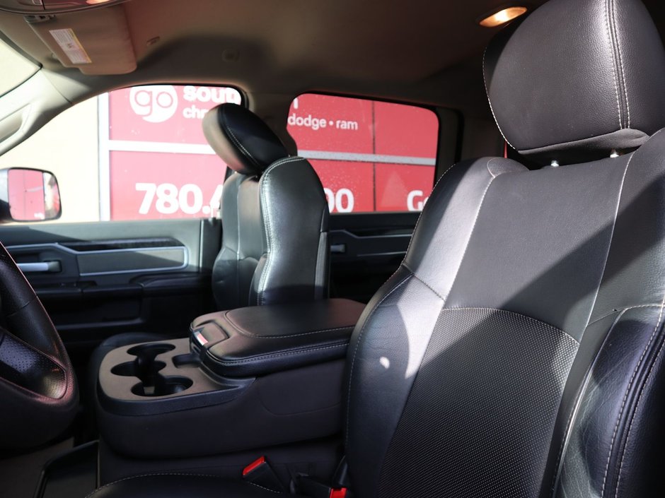 2019 Ram 2500 CREW CAB IN FLAME RED EQUIPPED WITH A 6.4L HEMI V8 , 4X4 , 8SPD AUTO , PROTECTION GROUP , 18INCH RIMS , 6SPEAKER AUDIO , AC-18