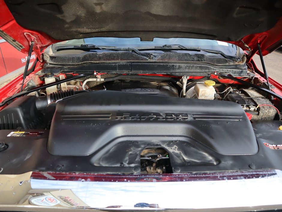 2019 Ram 2500 CREW CAB IN FLAME RED EQUIPPED WITH A 6.4L HEMI V8 , 4X4 , 8SPD AUTO , PROTECTION GROUP , 18INCH RIMS , 6SPEAKER AUDIO , AC-25