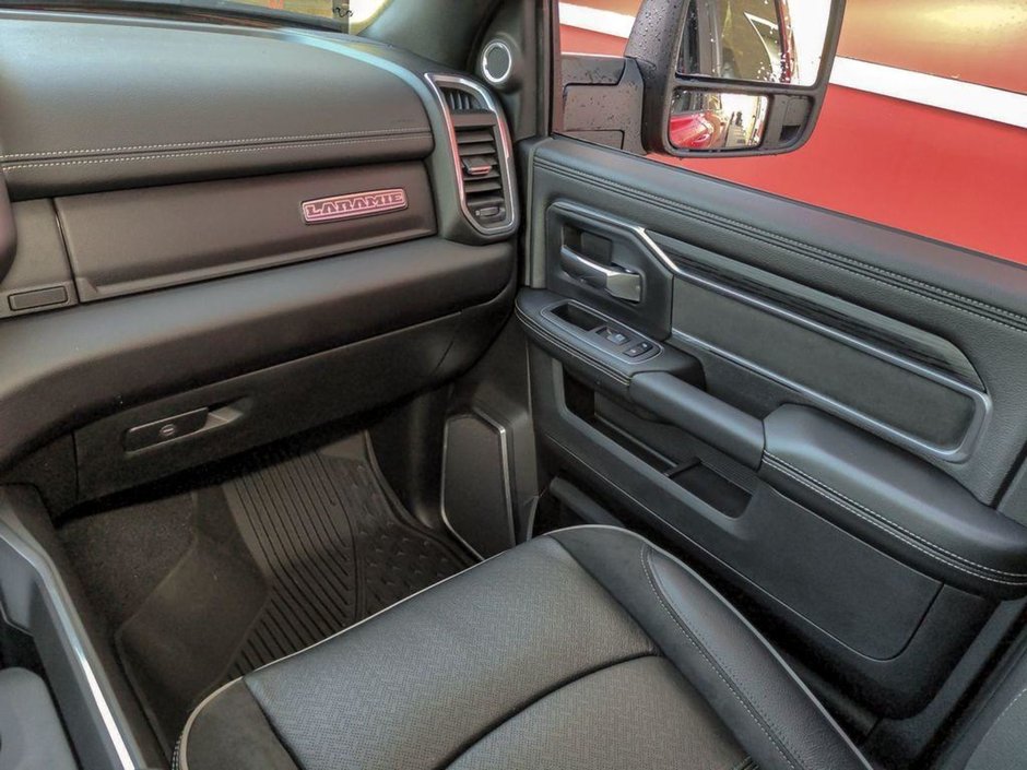 2024 Ram 2500 LARAMIE NIGHT EDITION, 6.7L CUMMINS TURBO DIESEL I-6, SUNROOF, HTD/VNTD FRONT SEATS, ADAPTIVVE CRUISE W/ STOP'N'GO, TRI-FOLD TON-24