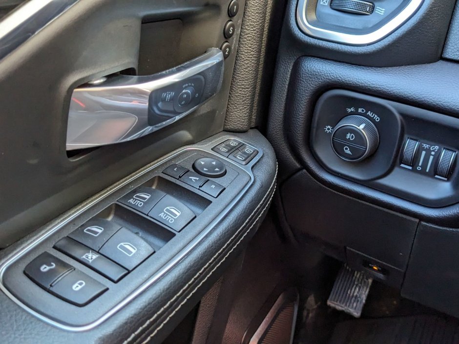 2024 Ram 2500 LARAMIE NIGHT EDITION, 6.7L CUMMINS TURBO DIESEL I-6, SUNROOF, HTD/VNTD FRONT SEATS, 12 UCONNECT 5 W/NAV, 17 SPKR HARMAN/KARDON-14