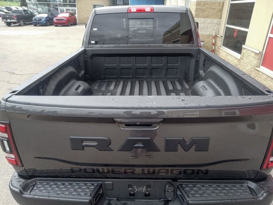 2024 Ram 2500 POWER WAGON IN GRANITE CRYSTAL METALLIC EQUIPPED WITH A 6.4L HEMI V8 , 4X4 , 8SPD AUTO , SUNROOF , 12INCH TOUCHSCREEN W/NAV , AL-11