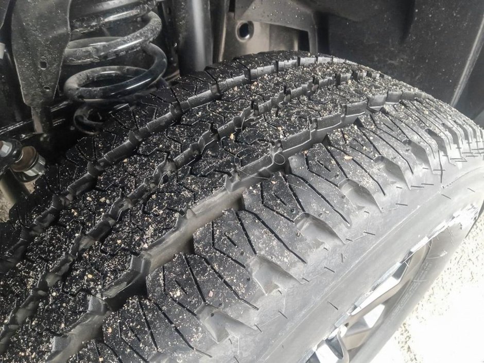 2024 Ram 2500 LARAMIE NIGHT EDITION IN BRIGHT WHITE EQUIPPED WITH A 6.7L CUMMINS TURBO DIESEL I6 , 4X4 , 6SPD AUTO , SUNROOF , LARAIE LEVEL B-6