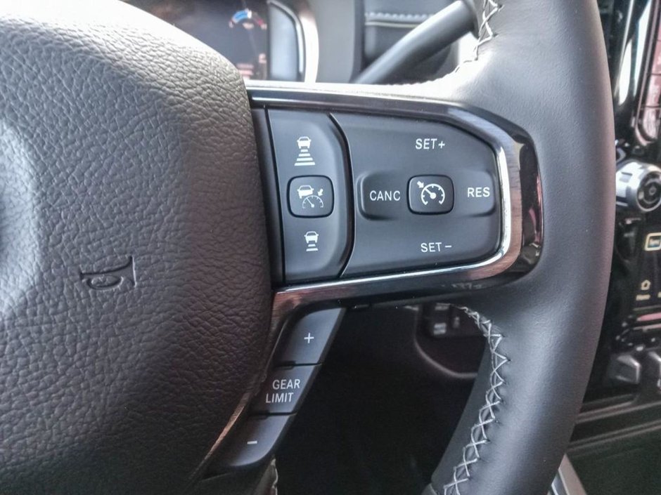 2024 Ram 2500 LIMITED NIGHT EDITION IN BRIGHT WHITE EQUIPPED WITH A 6.7L CUMMINS TURBO DIESEL , 4X4 , 6SPD AUTO , LIMITED LVL 1 , TONNEAU , SU-14