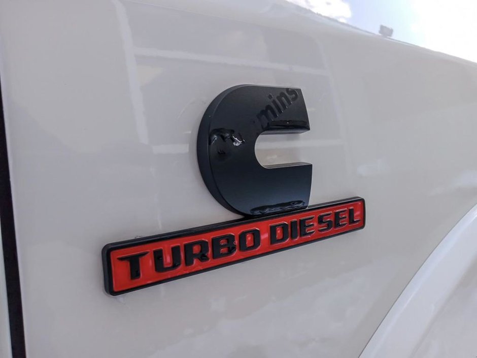 2024 Ram 2500 LIMITED NIGHT EDITION IN BRIGHT WHITE EQUIPPED WITH A 6.7L CUMMINS TURBO DIESEL , 4X4 , 6SPD AUTO , LIMITED LVL 1 , TONNEAU , SU-25