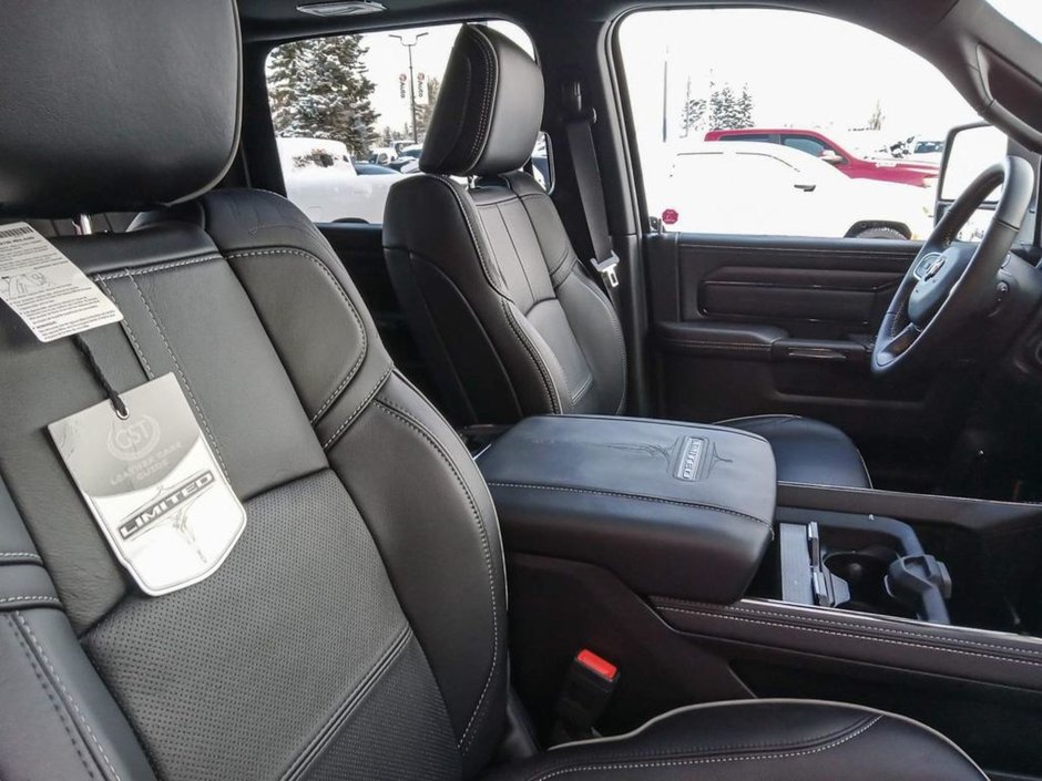 2024 Ram 2500 LIMITED NIGHT EDITION IN BRIGHT WHITE EQUIPPED WITH A 6.7L CUMMINS TURBO DIESEL , 4X4 , 6SPD AUTO , LIMITED LVL 1 , TONNEAU , SU-20