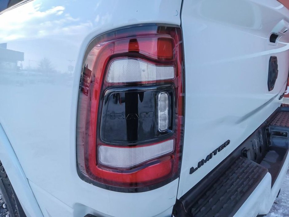 2024 Ram 2500 LIMITED NIGHT EDITION IN BRIGHT WHITE EQUIPPED WITH A 6.7L CUMMINS TURBO DIESEL , 4X4 , 6SPD AUTO , LIMITED LVL 1 , TONNEAU , SU-10