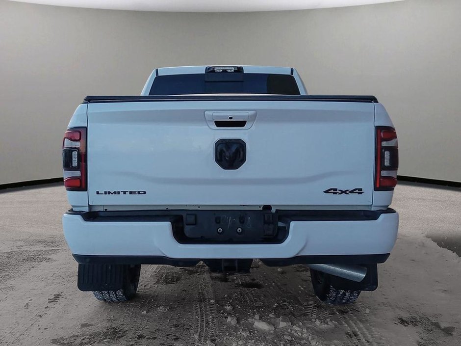 2024 Ram 2500 LIMITED NIGHT EDITION IN BRIGHT WHITE EQUIPPED WITH A 6.7L CUMMINS TURBO DIESEL , 4X4 , 6SPD AUTO , LIMITED LVL 1 , TONNEAU , SU-4