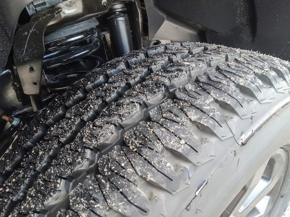 2024 Ram 2500 LARAMIE NIGHT EDITION IN GRANITE METALLIC EQUIPPED WITH A 6.7L CUMMINS TURBO DIESEL , 4X4 , 6SPD AUTO , SUNROOF , TONNEAU , LARA-6