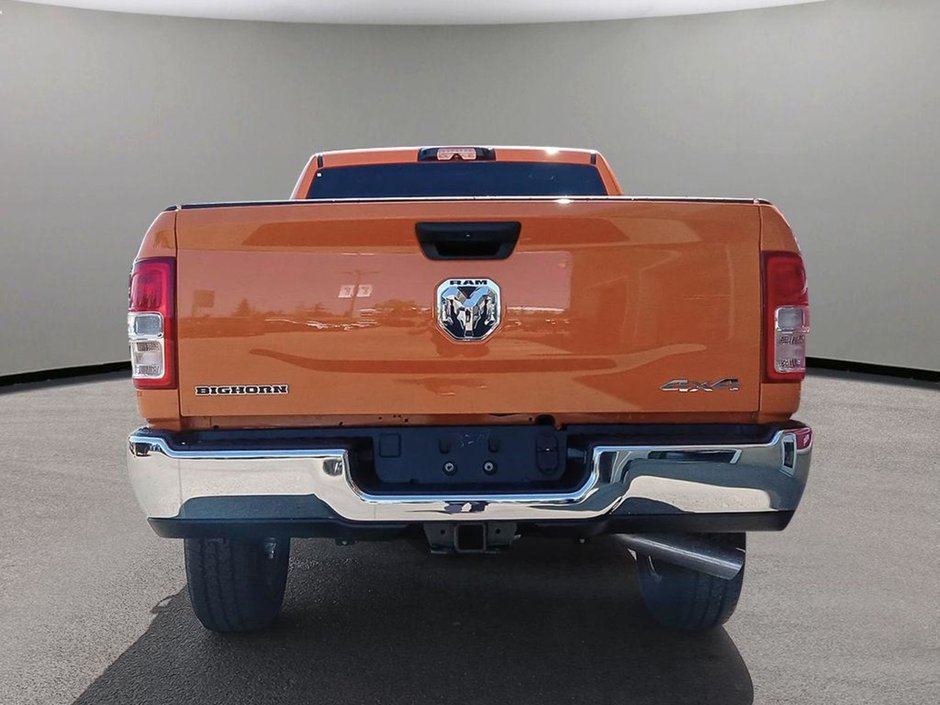 2024 Ram 2500 BIG HORN IN OMAHA ORANGE EQUIPPED WITH A 6.7L CUMMINS TURBO DIESEL I6 , 4X4 , 6SPD AUTO , 12INCH W/NAV , REMOTE START , ALPINE A-4