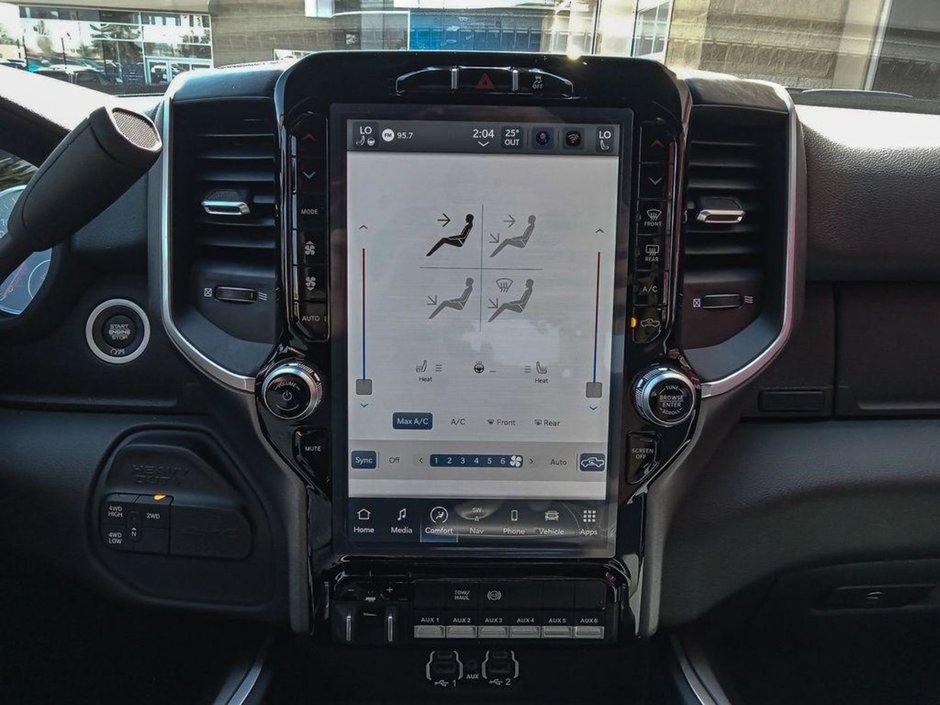 2024 Ram 2500 BIG HORN IN OMAHA ORANGE EQUIPPED WITH A 6.7L CUMMINS TURBO DIESEL I6 , 4X4 , 6SPD AUTO , 12INCH W/NAV , REMOTE START , ALPINE A-17