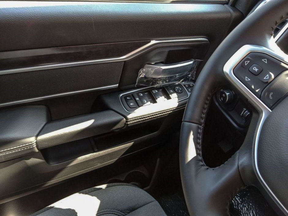 2024 Ram 2500 BIG HORN IN OMAHA ORANGE EQUIPPED WITH A 6.7L CUMMINS TURBO DIESEL I6 , 4X4 , 6SPD AUTO , 12INCH W/NAV , REMOTE START , ALPINE A-15