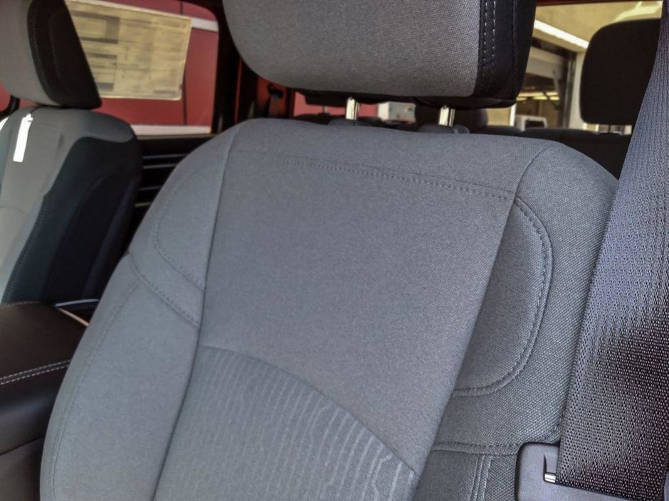 2024 Ram 2500 BIG HORN IN OMAHA ORANGE EQUIPPED WITH A 6.7L CUMMINS TURBO DIESEL I6 , 4X4 , 6SPD AUTO , 12INCH W/NAV , REMOTE START , ALPINE A-18