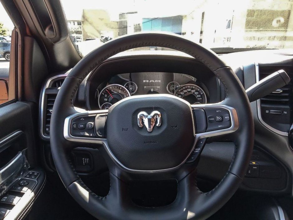 2024 Ram 2500 BIG HORN IN OMAHA ORANGE EQUIPPED WITH A 6.7L CUMMINS TURBO DIESEL I6 , 4X4 , 6SPD AUTO , 12INCH W/NAV , REMOTE START , ALPINE A-12