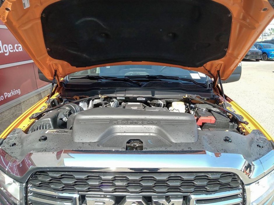 2024 Ram 2500 BIG HORN IN OMAHA ORANGE EQUIPPED WITH A 6.7L CUMMINS TURBO DIESEL I6 , 4X4 , 6SPD AUTO , 12INCH W/NAV , REMOTE START , ALPINE A-9