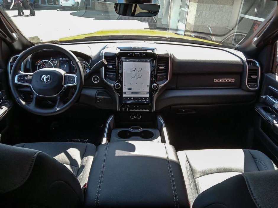 2024 Ram 2500 BIG HORN IN OMAHA ORANGE EQUIPPED WITH A 6.7L CUMMINS TURBO DIESEL I6 , 4X4 , 6SPD AUTO , 12INCH W/NAV , REMOTE START , ALPINE A-22