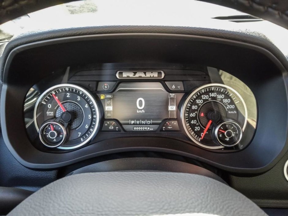 2024 Ram 2500 BIG HORN IN BRIGHT WHITE EQUIPPED WITH A 6.4L HEMI V8 , 4X4 , 8SPD AUTO , 18INCH RIMS , ALPINE UADIO , LVL 2 EQUIPMENT GROUP , O-13